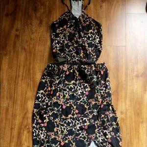 It’s a skirt and blouse The top has a slit n tie!